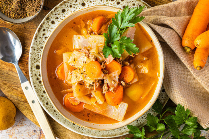 Kohlsuppe mit Hackfleisch: herzhaft & lecker
