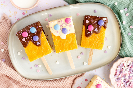 Kuchen am Stiel für den Kindergeburtstag top-down