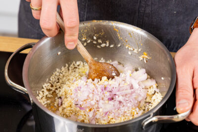 Gemüsewürfel ebenfalls anschwitzen