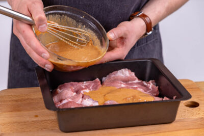 Schweinenackensteaks marinieren