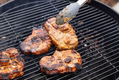 marinierte Nackensteaks grillen