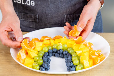 Mango und Mandarinen anordnen