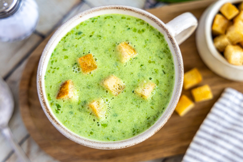 Omas Bärlauchcremesuppe mit Croutons