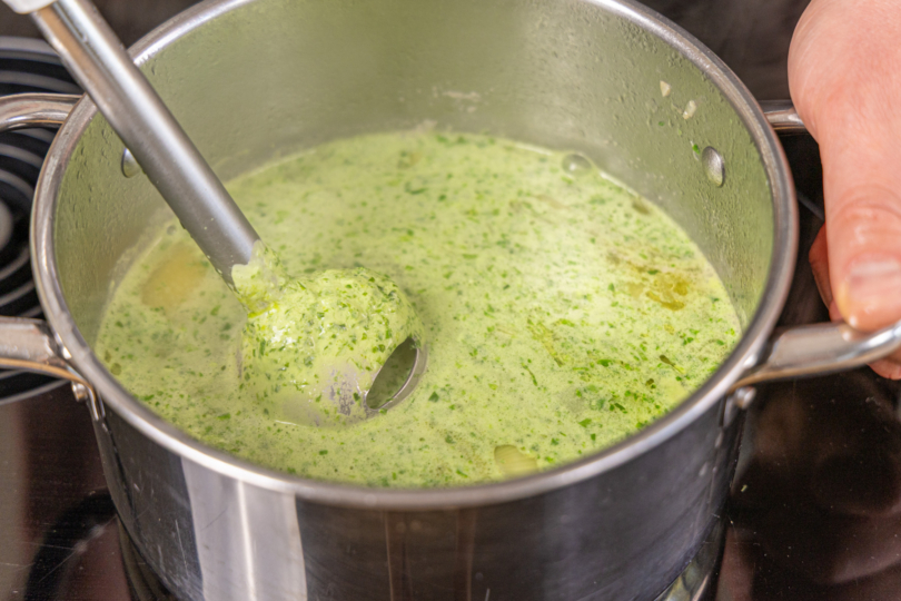 Bärlauchcremesuppe pürieren