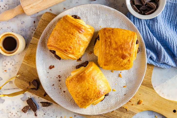 Pain au chocolat frisch aus dem Ofen