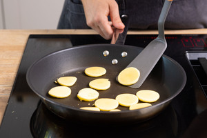 Pancakes wenden.