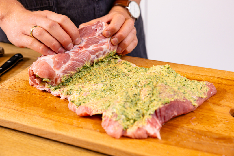 Schweinenacken aufrollen