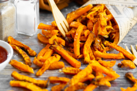 Süßkartoffelpommes aus der Heißluftfritteuse