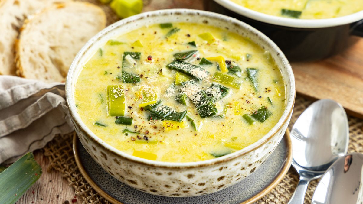 Vegane Käse-Lauch-Suppe: einfach & so cremig