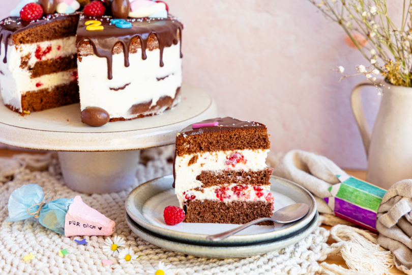 Bunte Torte zur Einschulung