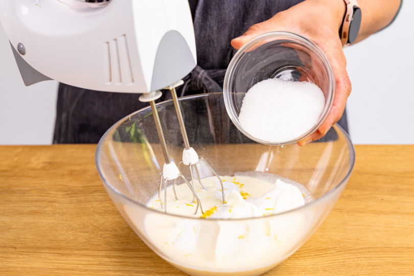 Zutaten für Tortencreme aufschlagen