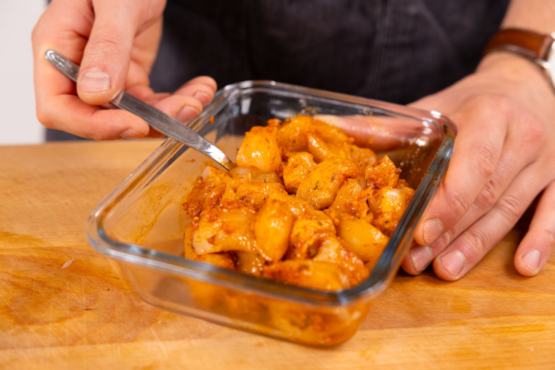 Hähnchen marinieren.