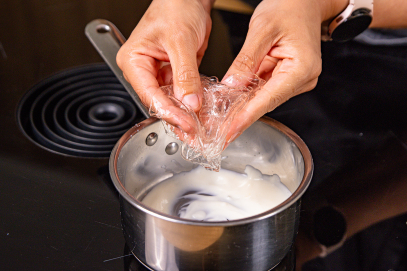 Gelatine in etwas Ricottacreme auflösen