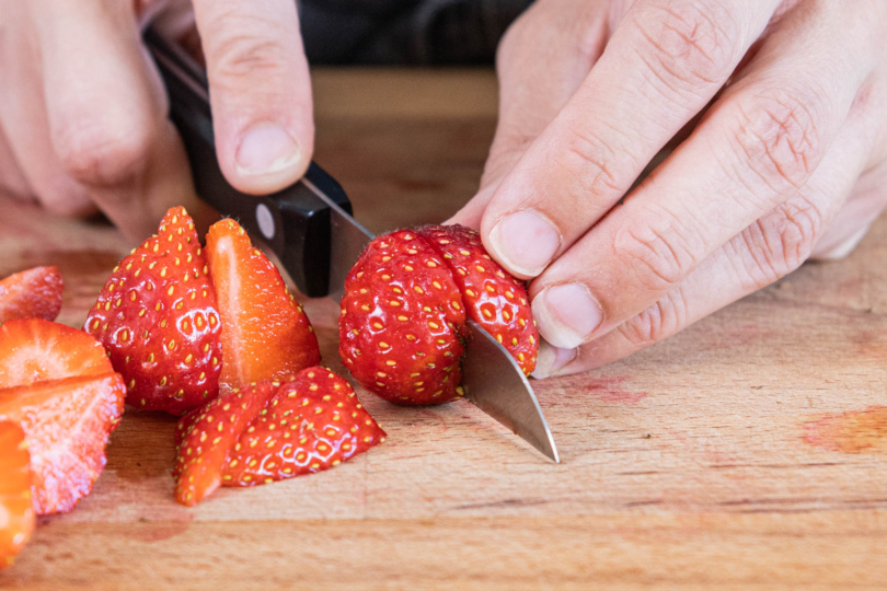 Erdbeeren schneiden