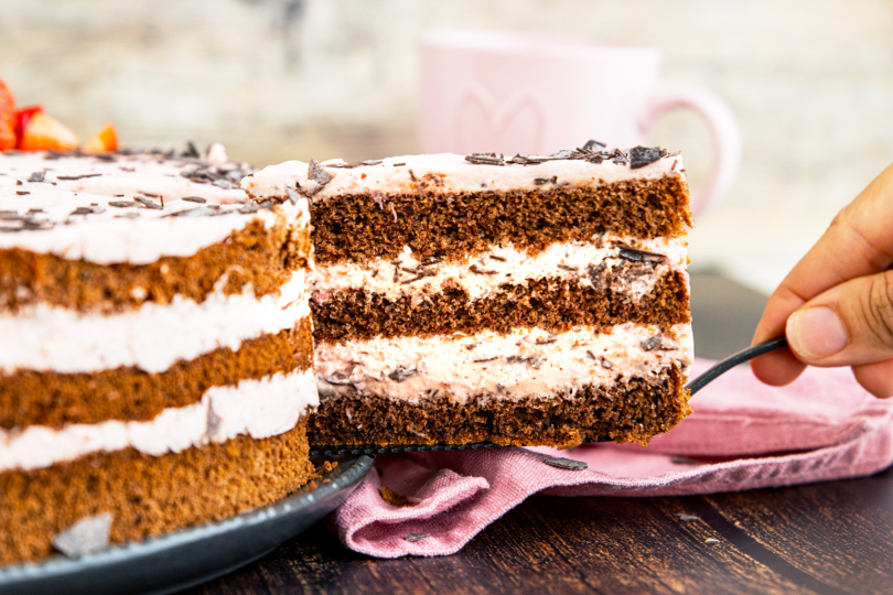 Erdbeer-Stracciatella-Torte nah