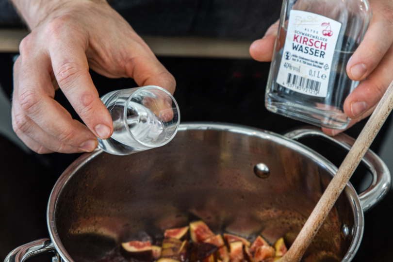 Kirschwasser dazugeben