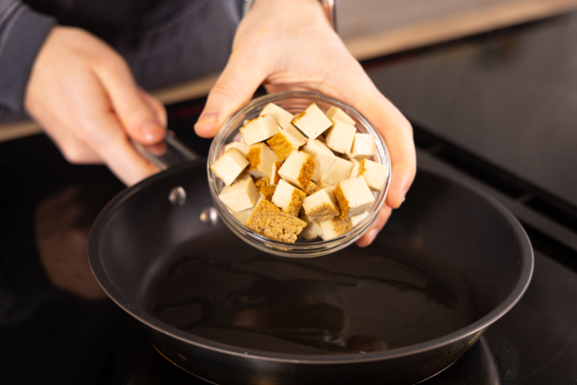 Tofu anbraten.