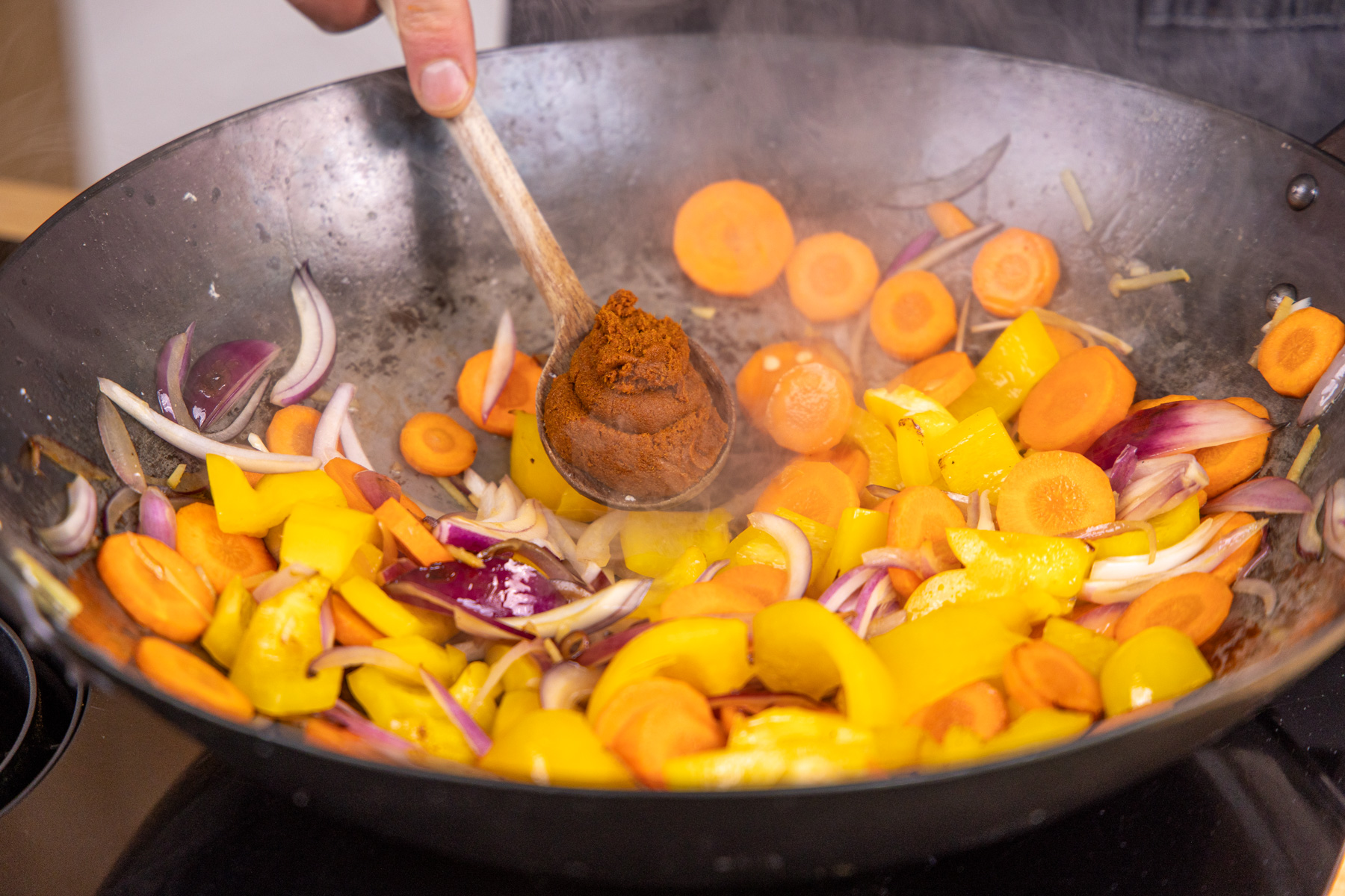 gelbes thai curry mit hähnchen