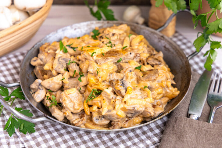 Jägerpfanne mit Pilzen und Spätzle: so lecker