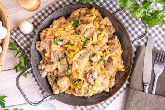 Jägerpfanne mit Pilzen und Spätzle: so lecker
