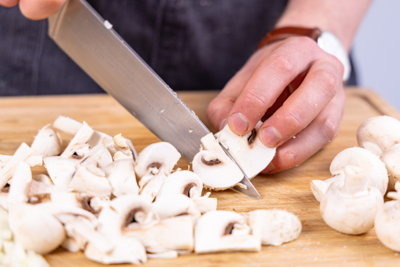Champignons schneiden