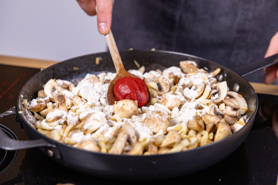 Jägerpfanne mit Pilzen und Spätzle: so lecker