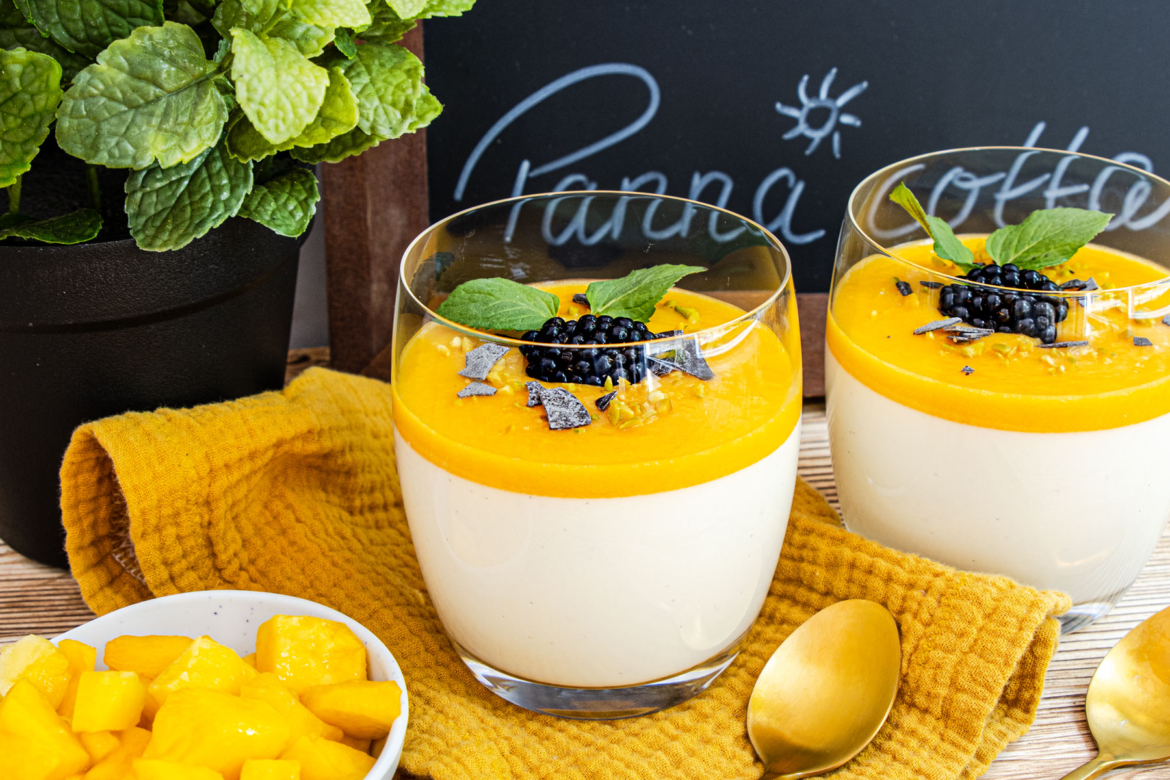 Joghurt-Mango-Panna Cotta: sommerliches Dessert