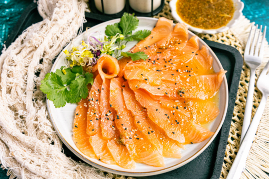 Lachs-Carpaccio mit asiatischer Marinade
