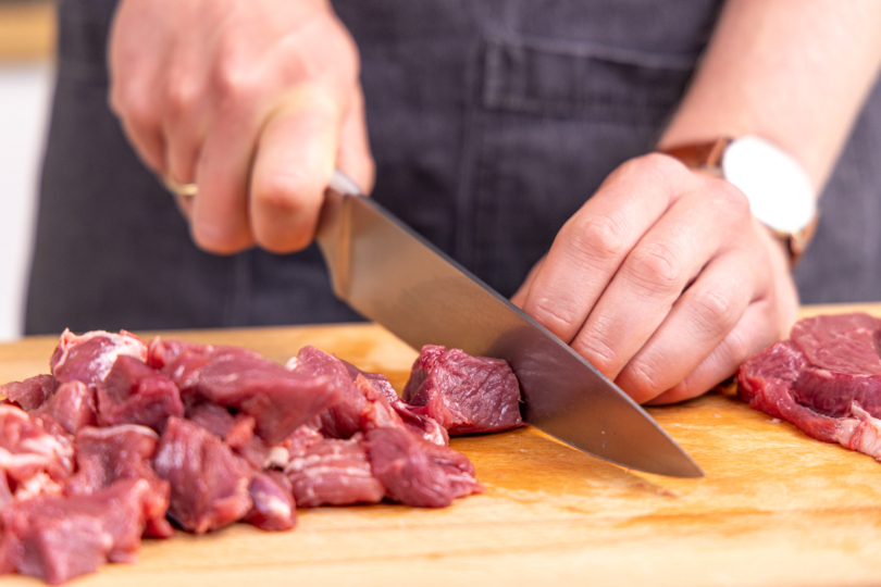 Fleisch würfeln