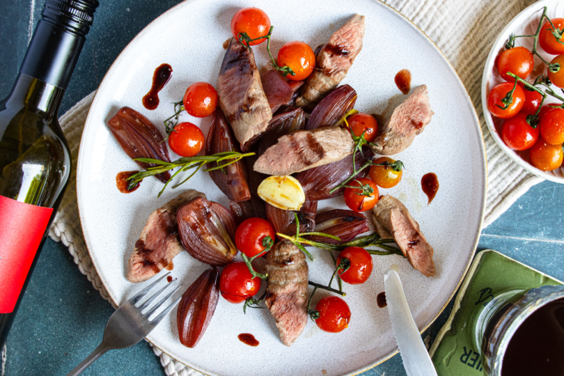 Lammfilet braten mit Rotweinschalotten
