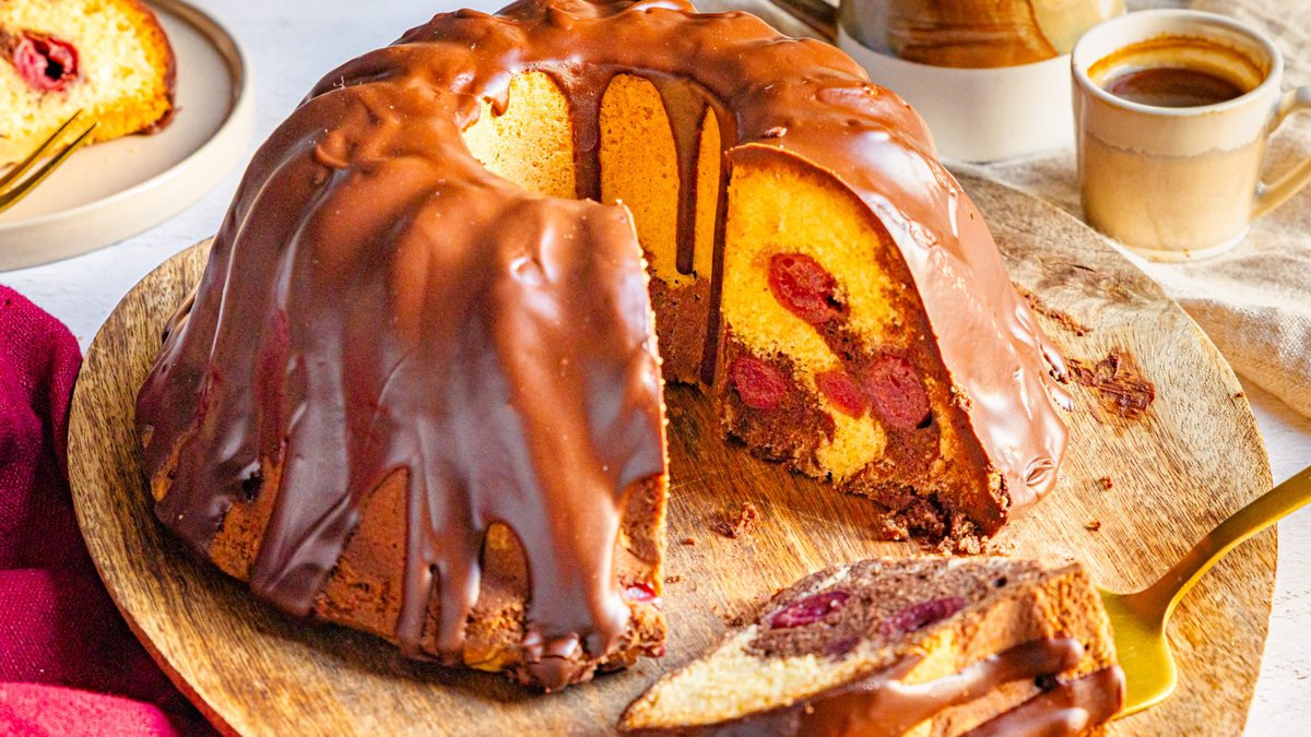 Marmorkuchen mit Kirschen