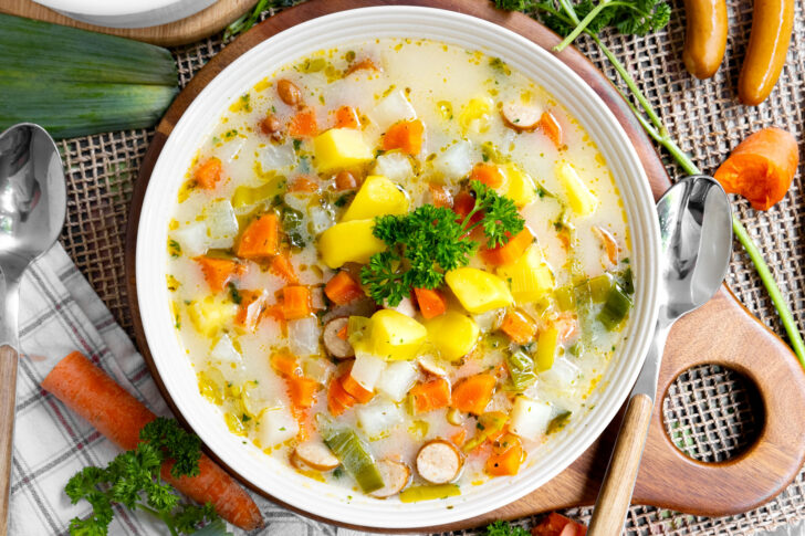 Omas Kartoffeleintopf mit Würstchen