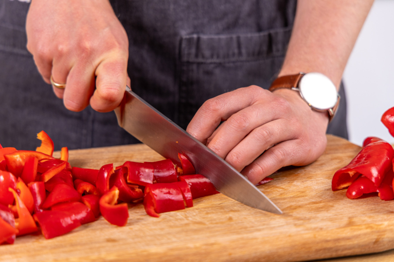 Paprika würfeln