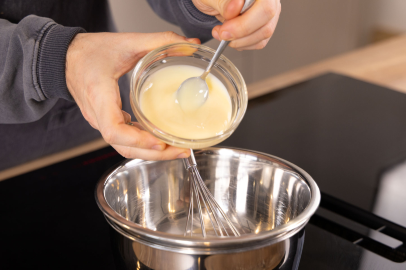 Gezuckerte Kondensmilch dazugeben