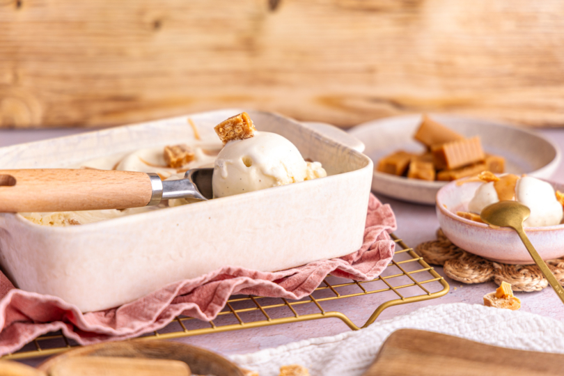 Salted Caramel Eis mit Caramel Fudge
