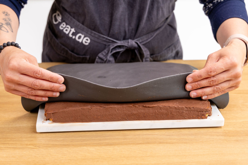 Schultafel-Kuchen mit Fondant überziehen
