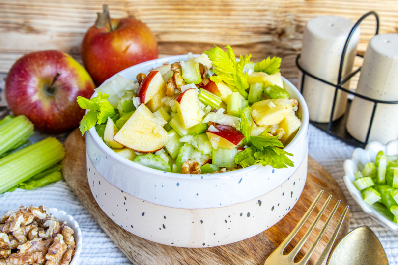 Stangensellerie-Salat mit Apfel