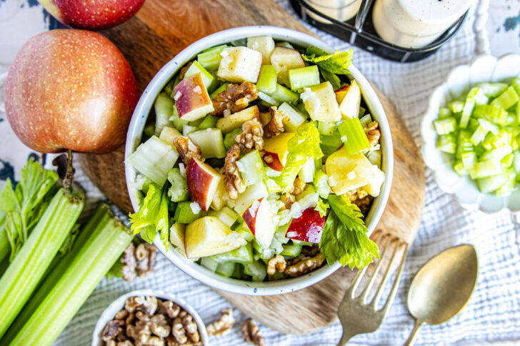 Stangensellerie-Salat mit Apfel top down