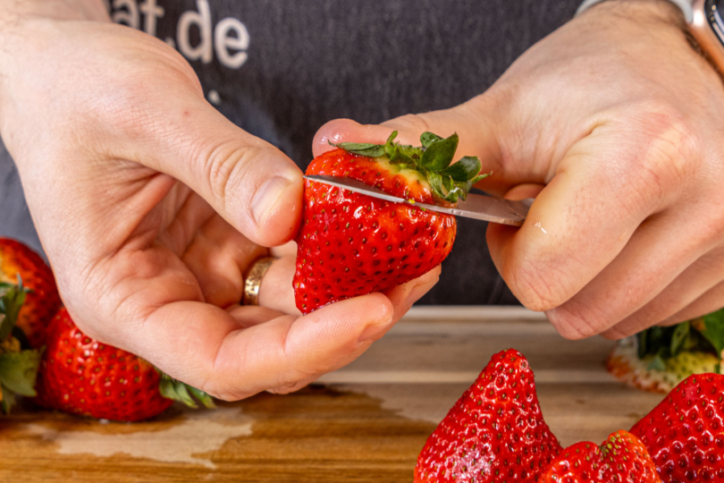 Erdbeeren putzen