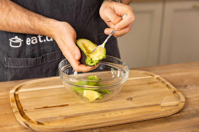 Avocado auskratzen.