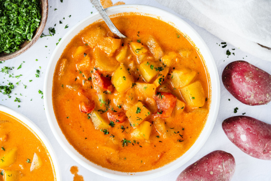 Vegetarisches Kartoffelgulasch top down