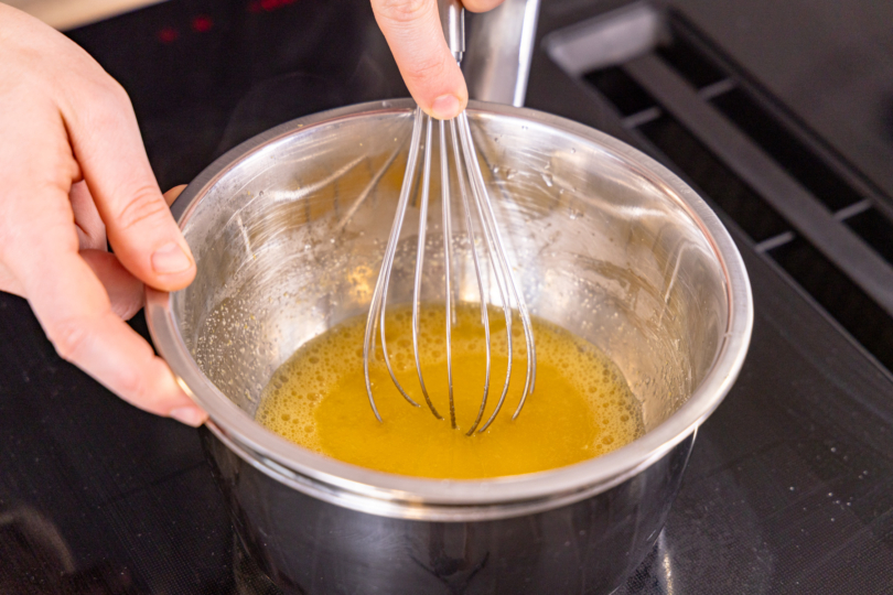 Sirup über Wasserbad rühren
