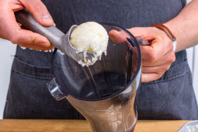 Sorbet in den Mixer geben