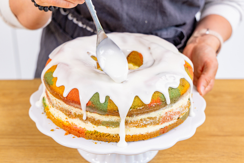 Zuckertüten-Torte glasieren