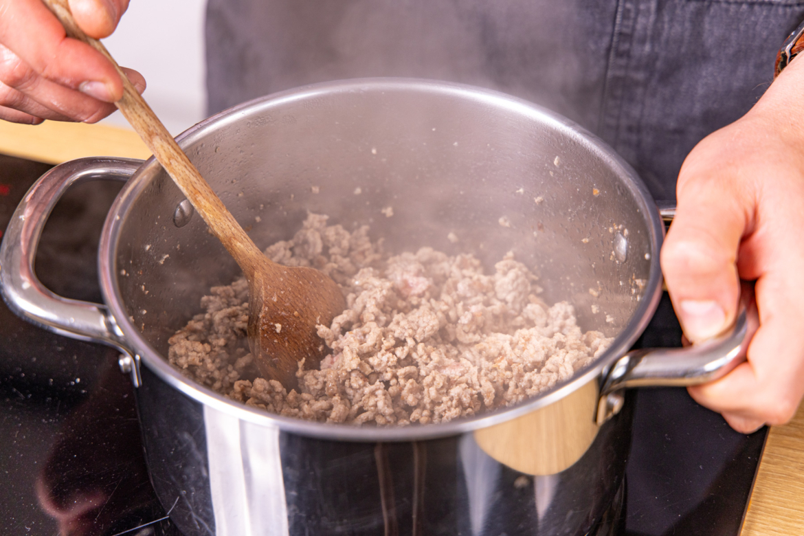 Ajvar-Suppe mit Hackfleisch Ajvar-Suppe mit Hackfleisch