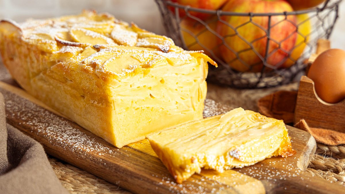 Apfelpfannkuchen in der Kastenform zubereiten