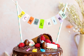 DIY Cake-Topper auf einer Schulanfangstorte