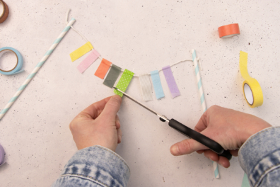 Washi Tape mit der der Scher kürzen