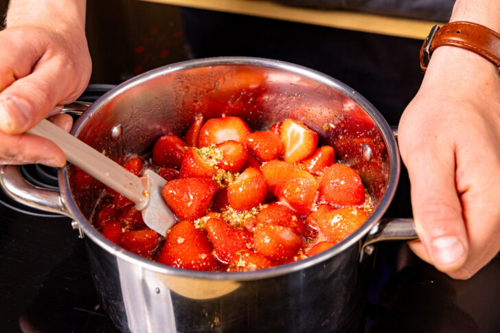Erdbeer-Holunder Marmelade aufkochen