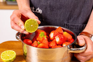 Limettensaft pressen